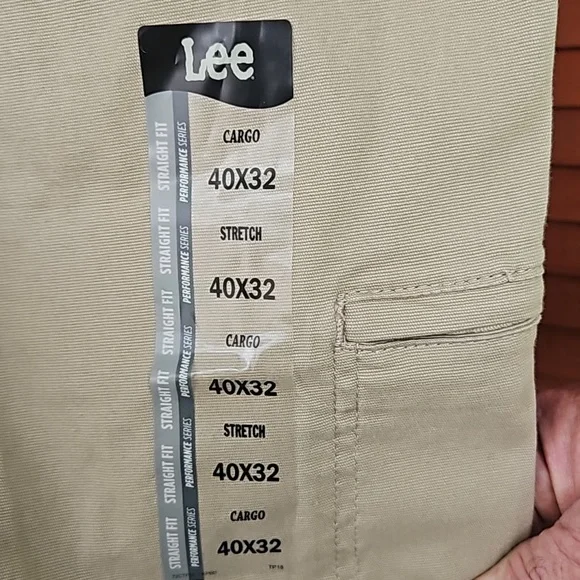 NWT- Lee Brand Men's Extreme Comfort Cargo pants. Size 40x32. - Picture 4 of 5